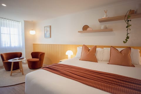 Deluxe Room | Soundproofing, iron/ironing board, free WiFi, bed sheets