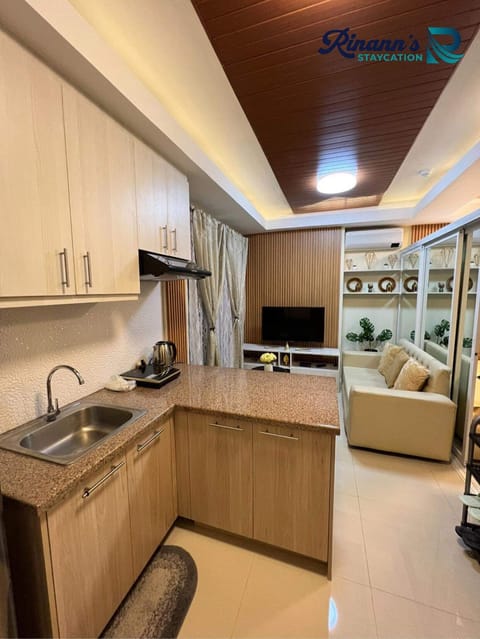 Executive Condo | Private kitchen | Mini-fridge, electric kettle, freezer