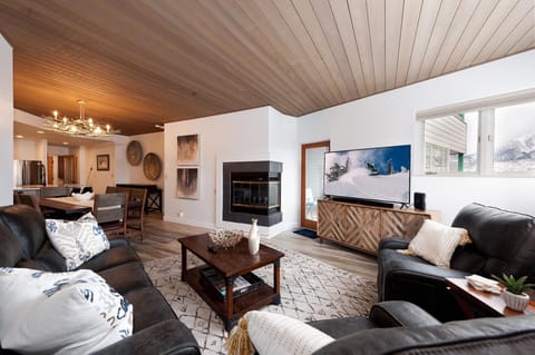 Main Living and Dining Space - TV and Deck access.
The fireplaces in the main living space and the master bedroom are not operational (they have battery operated candles in them).