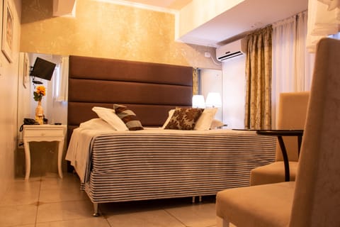 Deluxe Double Room | Hypo-allergenic bedding, individually decorated, individually furnished