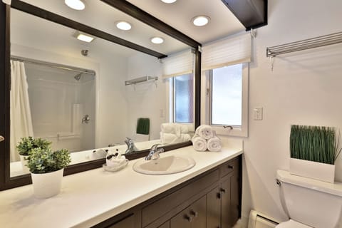 Cottage, Multiple Bedrooms | Bathroom | Towels