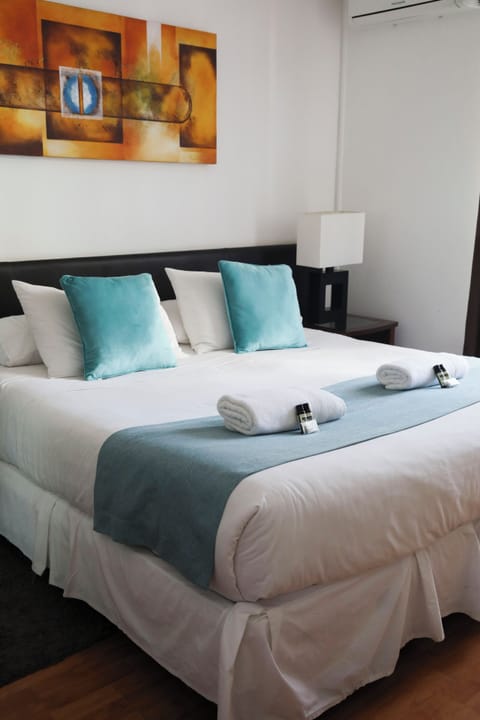 Executive Room | Minibar, in-room safe, free cribs/infant beds, free WiFi