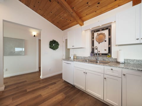 Large kitchen with access to bonus pantry