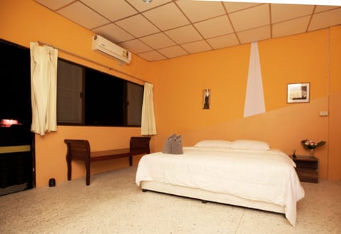 Family Room | Free WiFi, bed sheets