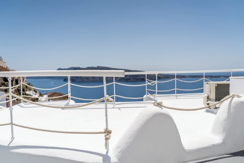 Cave Suite with Sunset View | Terrace/patio