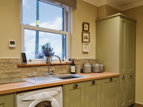 Kitchen | Cotlea East Cottage, Alyth, near Blairgowrie