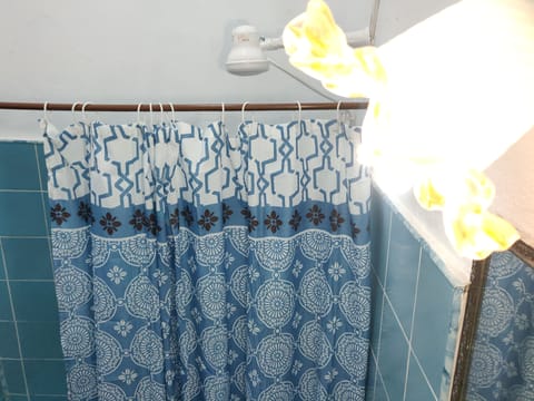 Comfort Triple Room | Bathroom | Shower, rainfall showerhead, towels, soap
