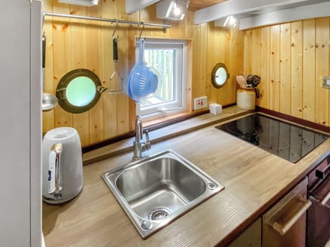 Kitchen | The Prince - Hobgoblin Holiday Apartments, Glendaruel