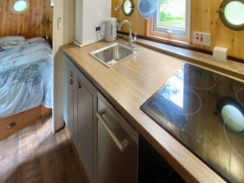 Kitchen | The Prince - Hobgoblin Holiday Apartments, Glendaruel
