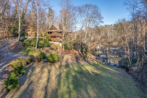 This lakefront cabin offers 200 feet of shoreline including large private yard 
