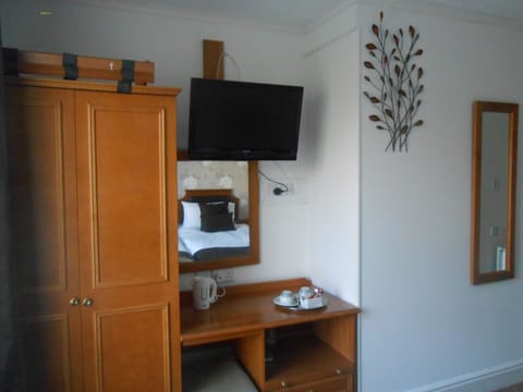 Double or Twin Room | Iron/ironing board, free cribs/infant beds, free WiFi, bed sheets