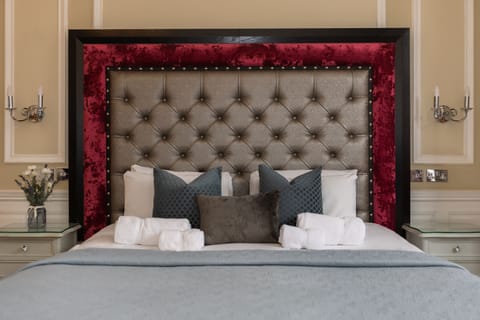 Deluxe Double Room, 1 Queen Bed | In-room safe, desk, laptop workspace, soundproofing