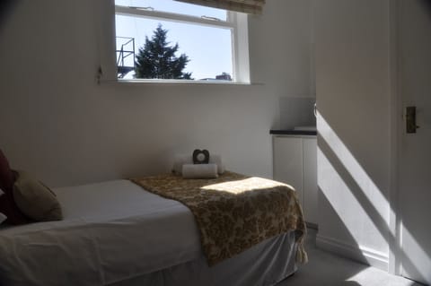 Single Room, Ensuite | Iron/ironing board, free WiFi