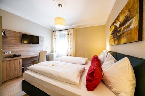 Double Room | Hypo-allergenic bedding, in-room safe, desk, free WiFi