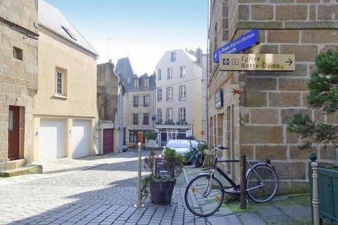 Surroundings [summer] (1-5 km)