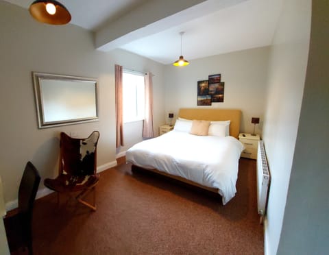 Double Room, Ensuite (8) | Premium bedding, laptop workspace, iron/ironing board, free WiFi