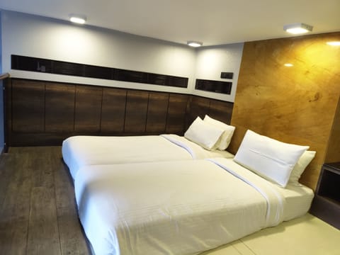 Superior Room | Desk, blackout drapes, free WiFi, bed sheets