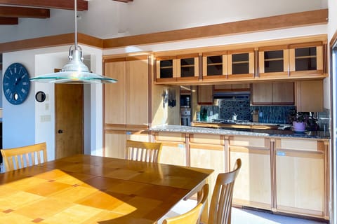 Pass through to the kitchen is very convenient.