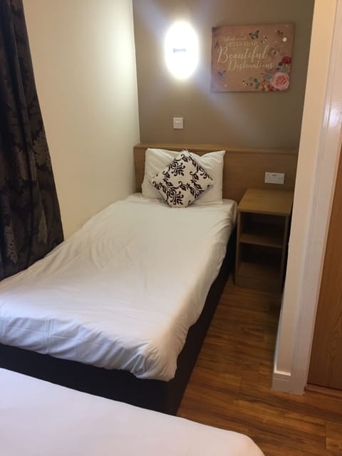 Family Room | Desk, free cribs/infant beds, rollaway beds, free WiFi