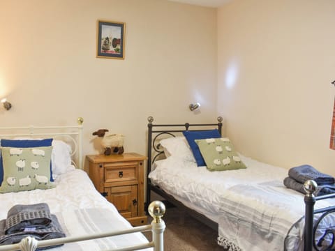 Twin bedroom | River View Cottage - Brockholes Farm, Near Tebay