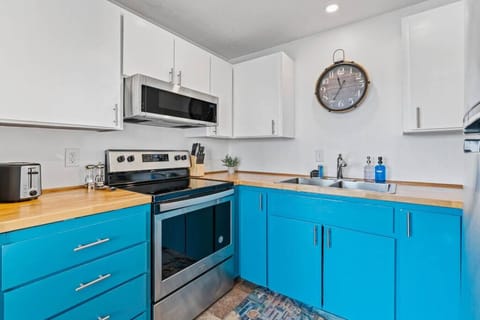 Fully stocked kitchen to prepare your meals! Just bring the food!