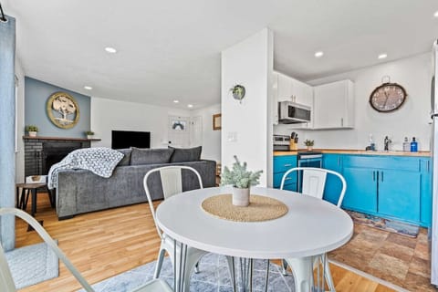 Lots of seating for everyone!