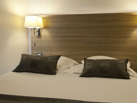 Triple Room | Desk, soundproofing, free WiFi, bed sheets