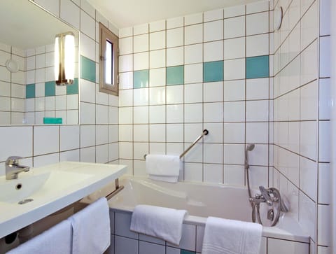 Superior Room, 1 King Bed | Premium bedding, desk, blackout drapes, soundproofing