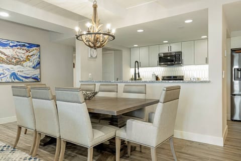 Dining Area with Seating for 8