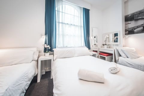 Quadruple Room, Ensuite | Iron/ironing board, free WiFi, bed sheets