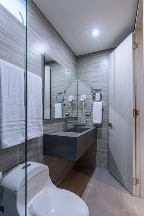 Family Room | Bathroom | Shower, rainfall showerhead, hair dryer, towels