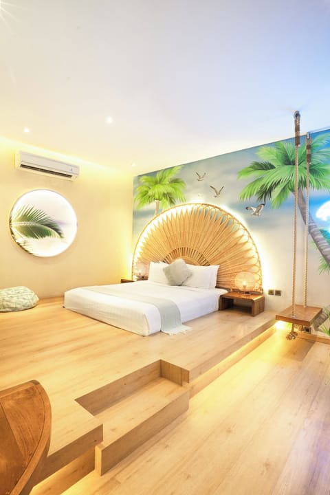 SUITE CAMP | Egyptian cotton sheets, premium bedding, desk, laptop workspace