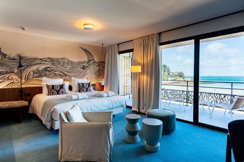 Junior Suite, Sea View | In-room safe, soundproofing, free cribs/infant beds, free WiFi