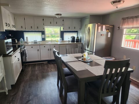 Cabin, 3 Bedrooms, Patio, View | Private kitchen