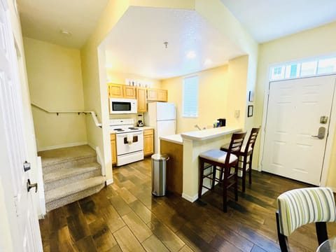 Family Condo, 4 Bedrooms | Private kitchen | Full-size fridge, microwave, stovetop, dishwasher