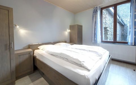 Comfort Apartment | Down comforters, in-room safe, cribs/infant beds, free WiFi