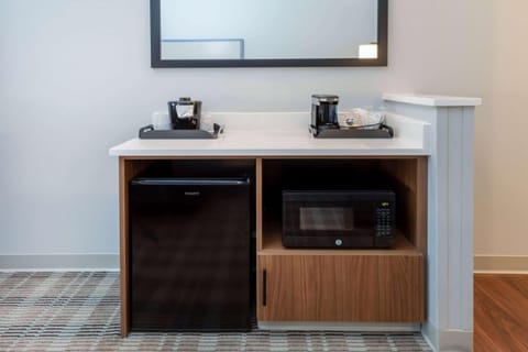 Room, 2 Queen Beds, Accessible, Non Smoking (Hearing, Bathtub w/Grab Bars) | Desk, laptop workspace, soundproofing, iron/ironing board