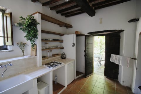 lower kitchen... and out to the pergola