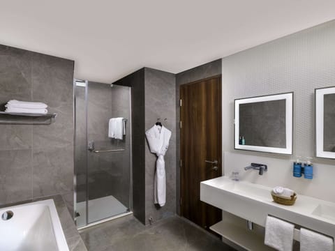 Standard Room, 1 Queen Bed | Bathroom | Shower, eco-friendly toiletries, hair dryer, slippers