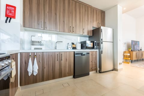 Luxury Townhome | Private kitchen | Fridge, microwave, oven, dishwasher