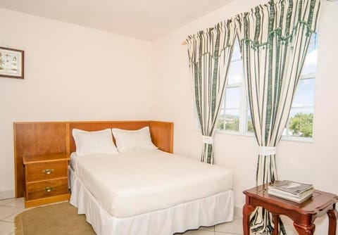 Comfort Single Room | Iron/ironing board, free WiFi, bed sheets