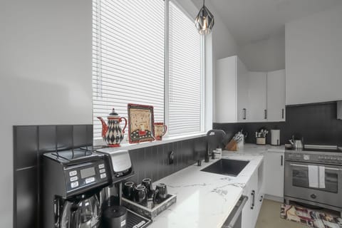 Gorgeous kitchen well stocked for a comfortable stay!