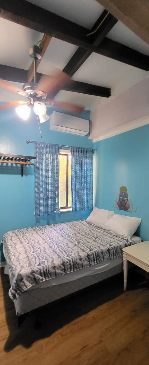 Guest House Blue Private Room | Hypo-allergenic bedding, laptop workspace, free WiFi, bed sheets