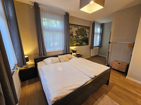 Economy Twin Room | Minibar, desk, blackout drapes, free WiFi