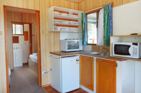 Economy Cabin - Sleeps 2 | Private kitchen | Full-size fridge, microwave, stovetop, coffee/tea maker