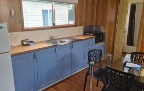 Economy Studio Cabin - Sleeps 6 | Private kitchen | Full-size fridge, microwave, stovetop, coffee/tea maker