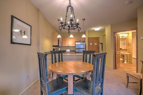 Condo, 1 Bedroom | Dining