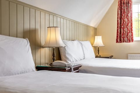 Family Room, Multiple Beds, Non Smoking | Desk, laptop workspace, iron/ironing board, rollaway beds