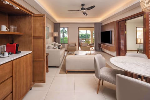 Deluxe Suite (Family) | Living area | 42-inch TV with satellite channels