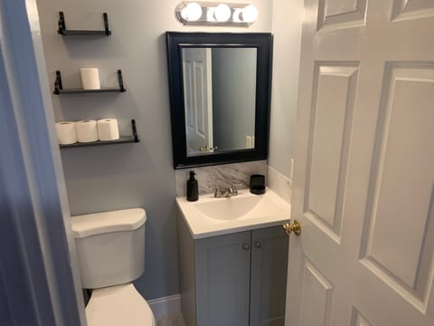 Room | Bathroom | Shower, towels, toilet paper